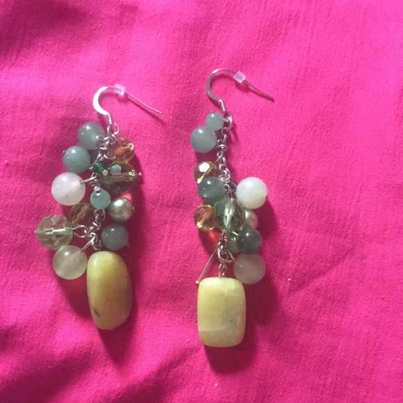 Green dangle earrings - Picture 2 of 2